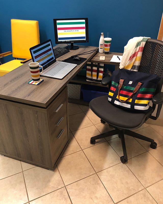 Which Acuity team member has a slight obsession with the @hudsonsbay HBC pattern? … That’s Cara! Apparently her desk is nothing compared to her kitchen at home 👌🏻
.
.
.
#hudsonsbaysic #hudsonsbay #Winnipeg #winnipegbusiness #winnipegbiz #exchangedistrict #companyculture #hrlife #gsd